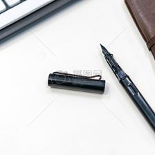 从一支桌面钢笔到教育之光 文具背后的学习仪式感